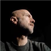 Fotografo con esperienza decennale per imparare le basi della fotografia, la composizione e lo storytelling.